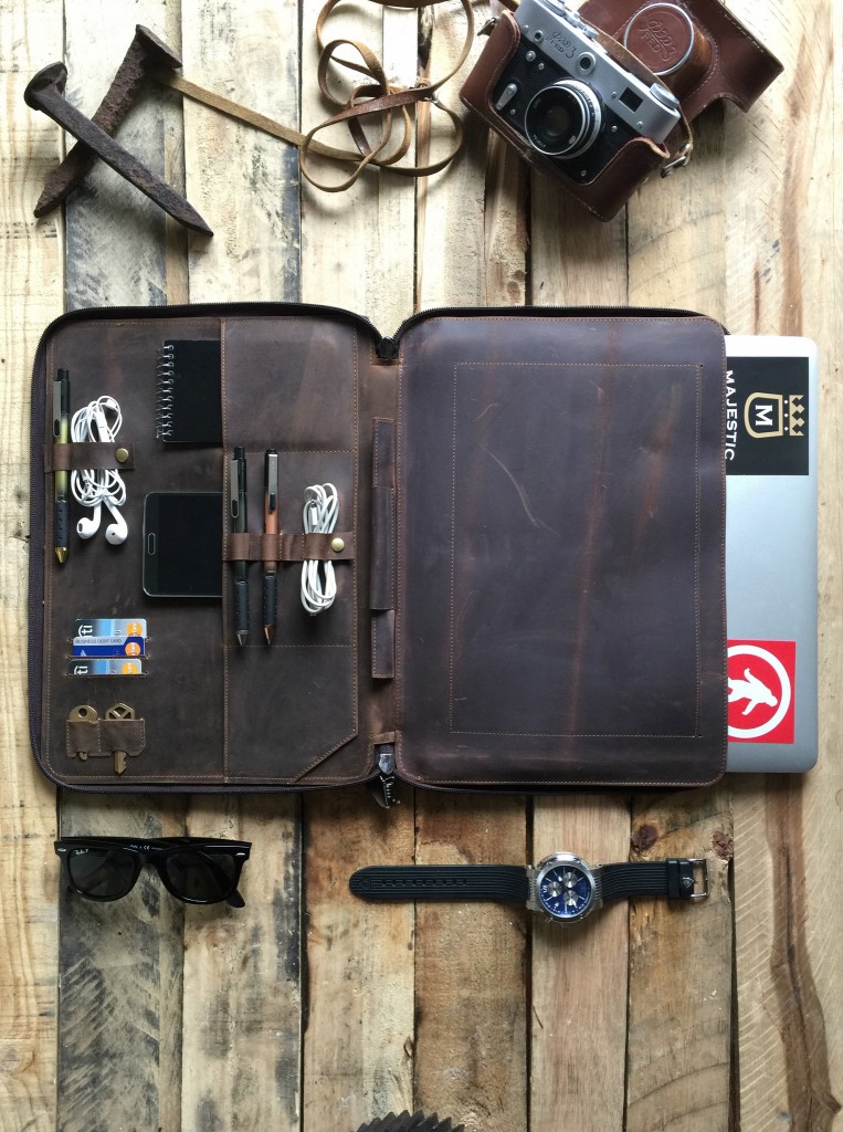 Savage Supply Co Leather Portfolio | The Coolector