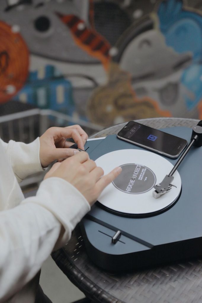 OMNI Portable Turntable | The Coolector